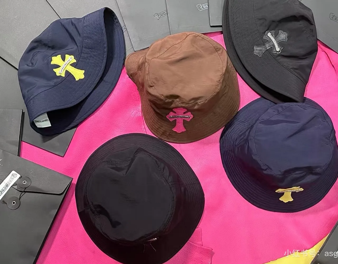 Hot single style high version Crow Heart bucket hat